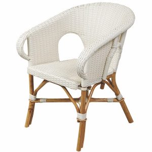 Πολυθρόνα λευκή από συνθετικό Rattan της εταιρείας VIRO και σκελετό από φυσικό μπαμπού. Διάσταση προϊόντος: 60X62X80H