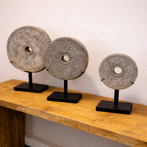 Επιτραπέζιο διακοσμητικό Σετ 3 Πέτρινων Δίσκων σε Μεταλλικές Βάσεις- Stone Deco