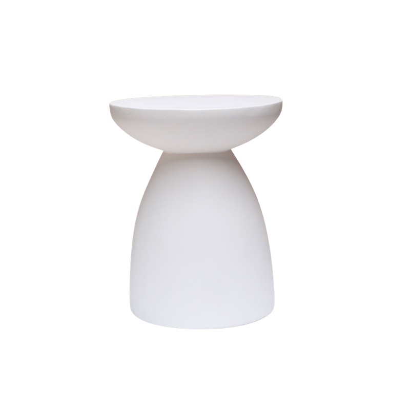 Μοντέρνο Διακοσμητικό Σκαμπό / Τραπεζάκι Λευκό Ένα κομψό και minimal διακοσμητικό στοιχείο που προσθέτει μοντέρνο χαρακτήρα σε κάθε χώρο. Το λευκό σκαμπό/τραπεζάκι ξεχωρίζει για τον καθαρό σχεδιασμό του και τις απαλές καμπύλες, δημιουργώντας μια αισθητική που ταιριάζει τόσο σε σύγχρονους όσο και σε κλασικούς χώρους. Μπορεί να χρησιμοποιηθεί ως βοηθητικό τραπεζάκι, σκαμπό ή διακοσμητικό στοιχείο σε σαλόνι, υπνοδωμάτιο, επαγγελματικούς χώρους ή χώρους φιλοξενίας. Το ουδέτερο λευκό χρώμα το καθιστά εύκολο να συνδυαστεί με κάθε στυλ διακόσμησης. Χαρακτηριστικά: Μοντέρνος minimal σχεδιασμός Κομψό λευκό φινίρισμα Πολυχρηστικό: σκαμπό ή βοηθητικό τραπεζάκι Ιδανικό για σπίτι ή επαγγελματικούς χώρους Σταθερή και ανθεκτική κατασκευή Δημιουργήστε έναν χώρο με στυλ και λειτουργικότητα επιλέγοντας ένα αντικείμενο που συνδυάζει απλότητα και αισθητική.